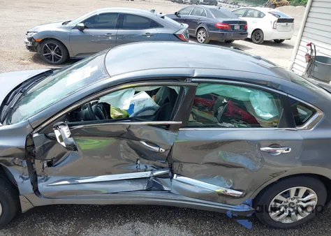 2015 Nissan Altima 2.5 S z USA, uszkodzony, nr VIN 1N4AL3AP1FN346147